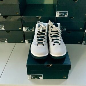 Nike Jordan Max Aura Bone/Light Bone-Grey Fog AQ9084-004